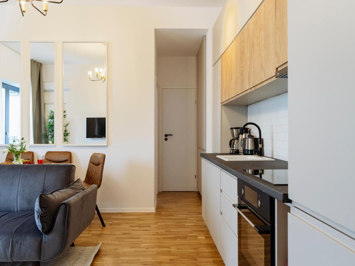 Sunny 2Br Flat - Top Location - Amazing Balcony Bukarest Kültér fotó