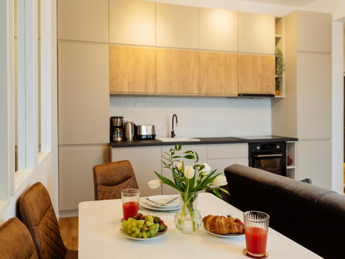Sunny 2Br Flat - Top Location - Amazing Balcony Bukarest Kültér fotó