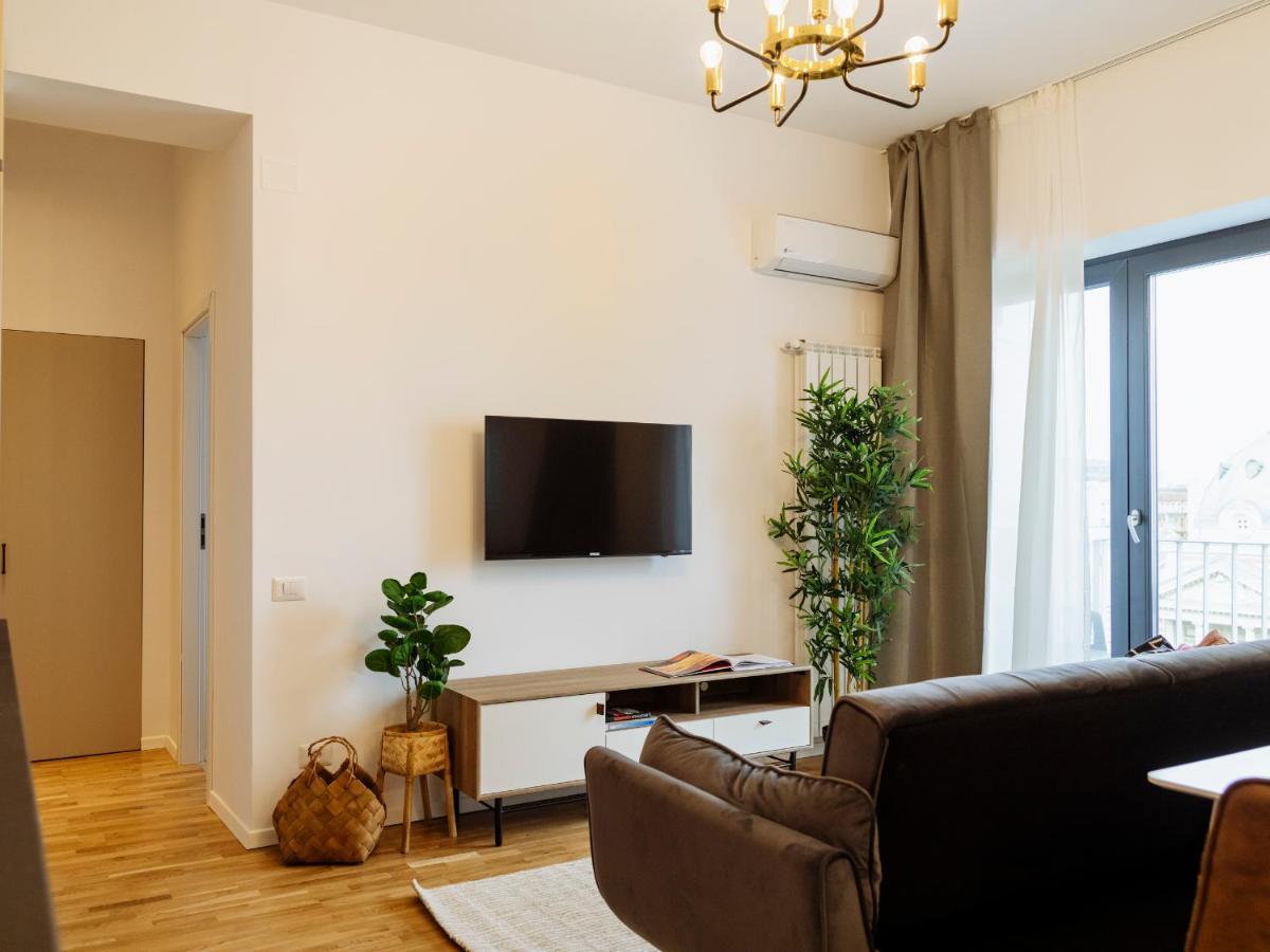 Sunny 2Br Flat - Top Location - Amazing Balcony Bukarest Kültér fotó