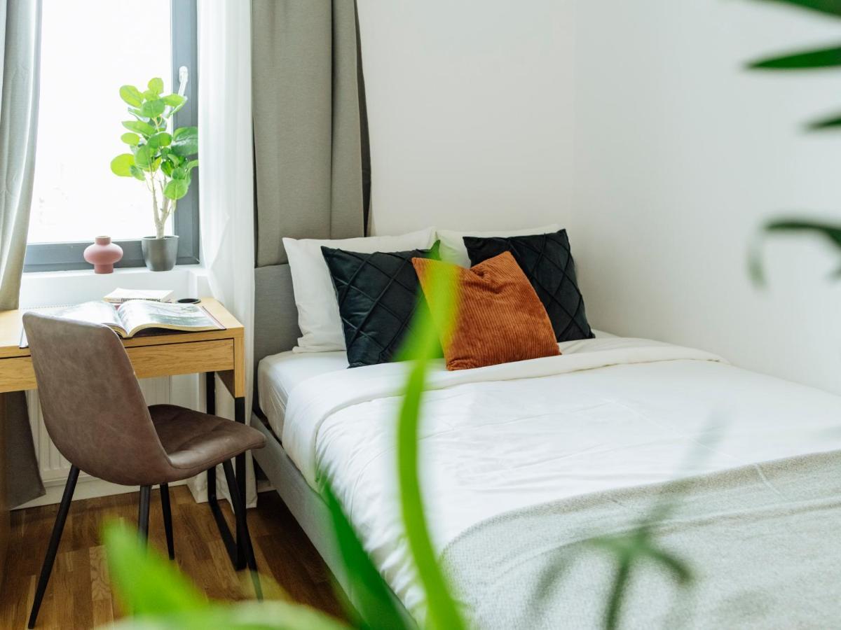 Sunny 2Br Flat - Top Location - Amazing Balcony Bukarest Kültér fotó