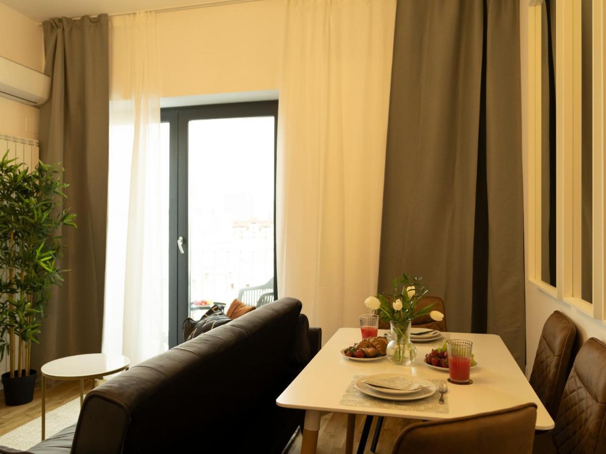 Sunny 2Br Flat - Top Location - Amazing Balcony Bukarest Kültér fotó