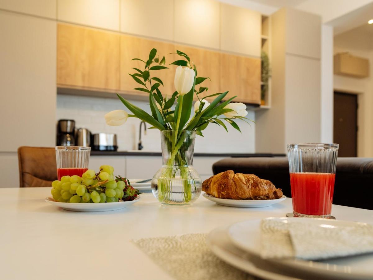 Sunny 2Br Flat - Top Location - Amazing Balcony Bukarest Kültér fotó
