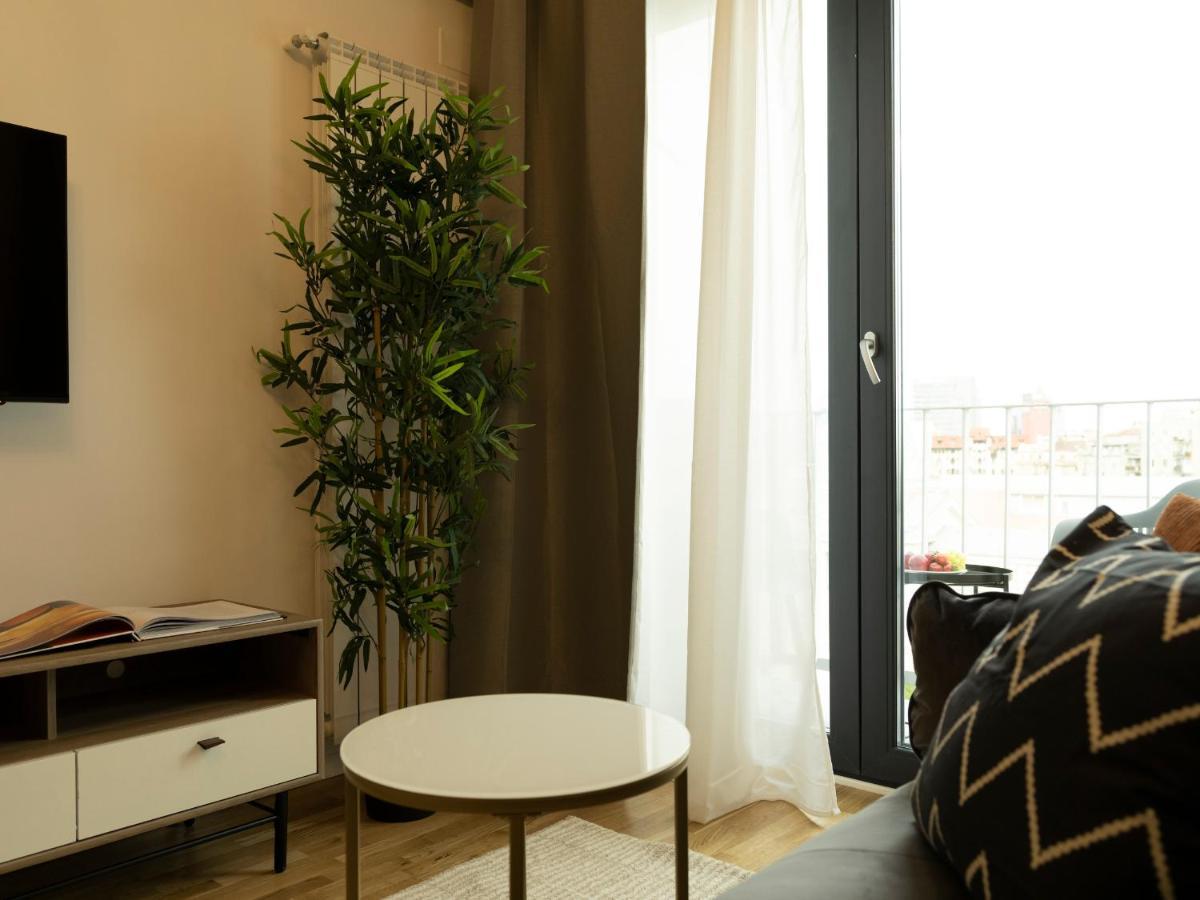 Sunny 2Br Flat - Top Location - Amazing Balcony Bukarest Kültér fotó