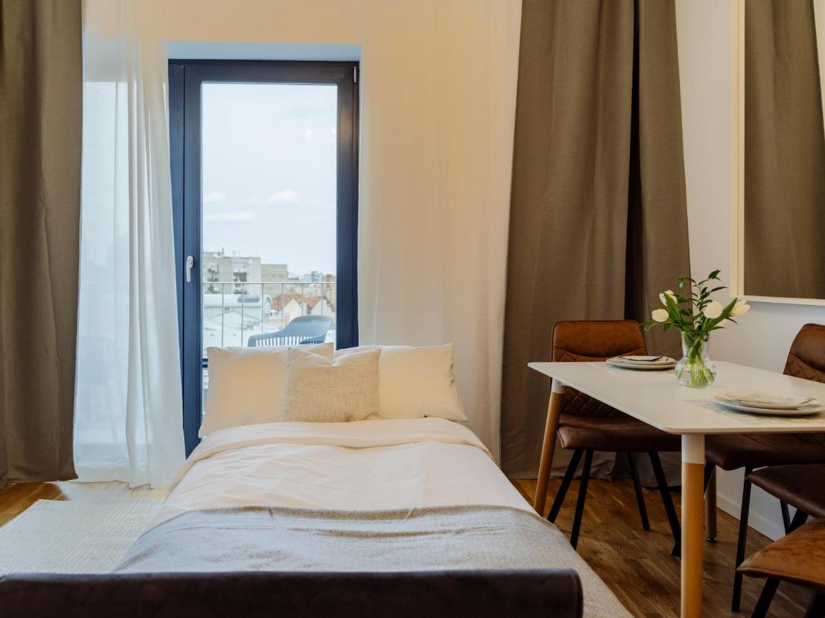 Sunny 2Br Flat - Top Location - Amazing Balcony Bukarest Kültér fotó