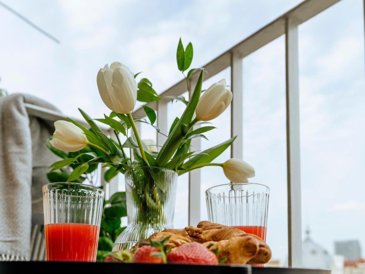Sunny 2Br Flat - Top Location - Amazing Balcony Bukarest Kültér fotó