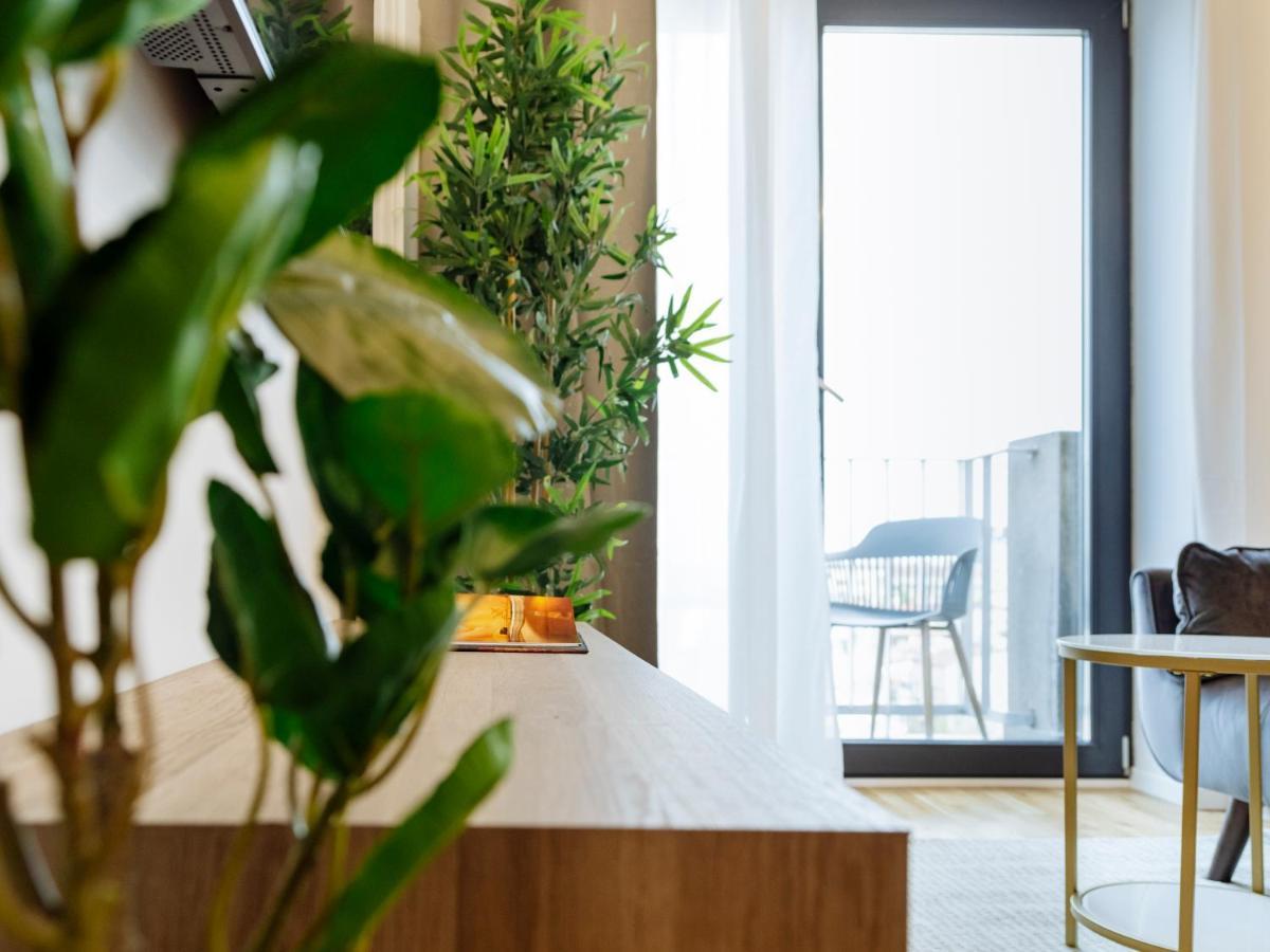 Sunny 2Br Flat - Top Location - Amazing Balcony Bukarest Kültér fotó