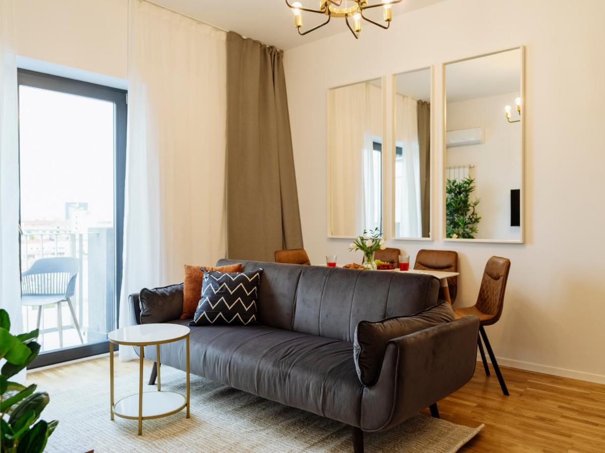 Sunny 2Br Flat - Top Location - Amazing Balcony Bukarest Kültér fotó